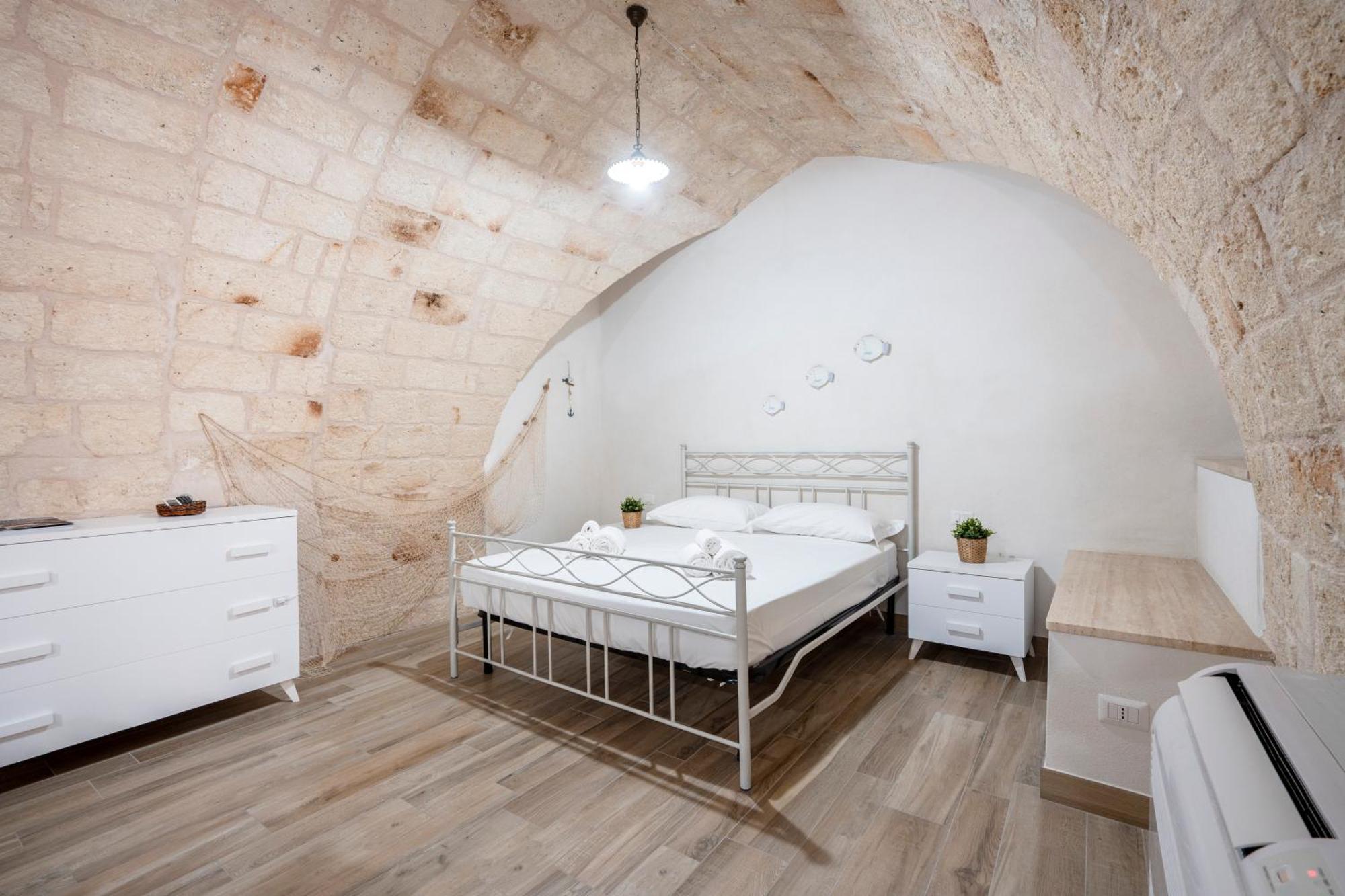 Casa Sardella, In Pieno Centro Storico A 300 Mt Dal Mare Apartment Monopoli Exterior foto