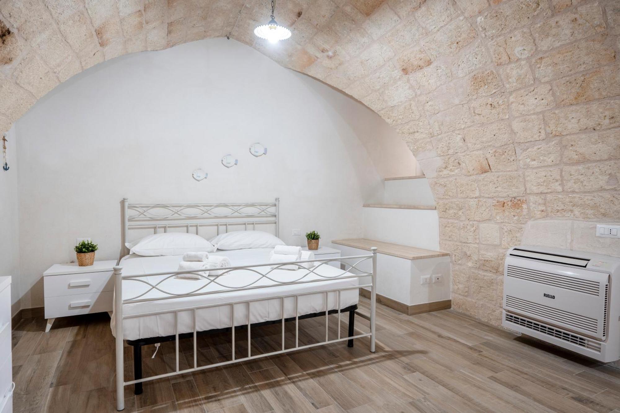 Casa Sardella, In Pieno Centro Storico A 300 Mt Dal Mare Apartment Monopoli Exterior foto